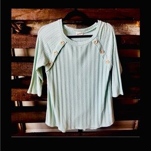 🟠HOPELY 3/4 Sleeve Top w/Button Detail in Seafoam Green SMALL